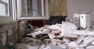 Демонтаж хрущевки в Новошахтинске - удаление старых полов и стен по выгодной цене от 1794 рублей.